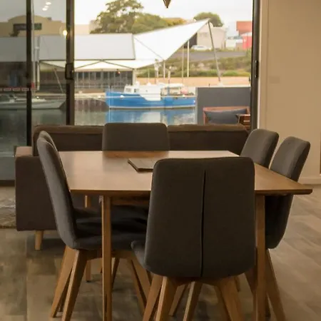 Ulverstone Waterfront Apartments Exterior photo